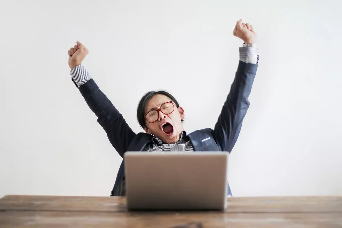 Mengapa Menguap Bisa Menular Ketika Melihat Orang Lain Menguap