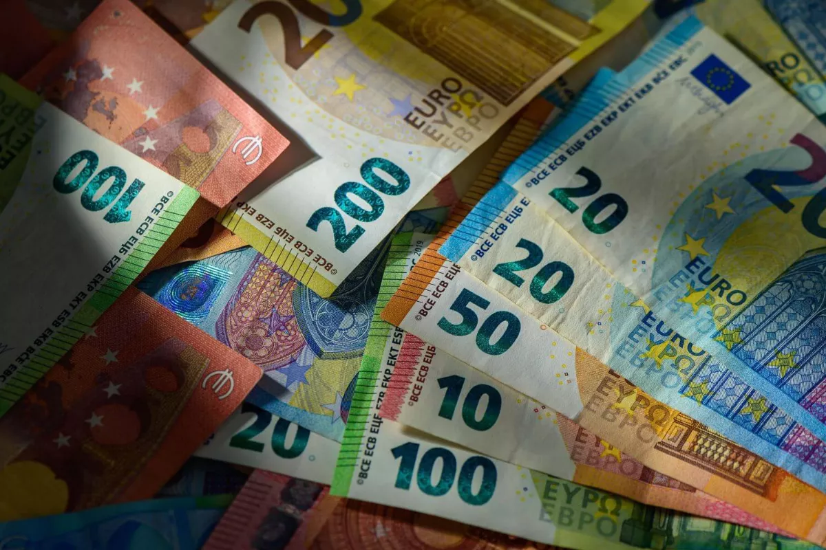 Euro Bertahan di 1,1680 saat Pasar Mencermati Kebijakan Utang AS