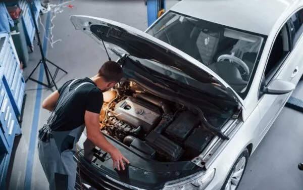 Panduan 7 Langkah Memanaskan Mobil Jarang Dipakai Agar Mesin Tetap Prima