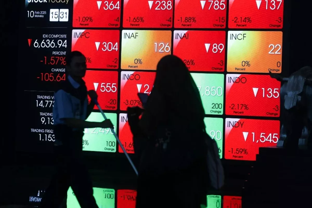 IHSG Terpuruk, Laba Broker Saham Terbesar Justru Melesat