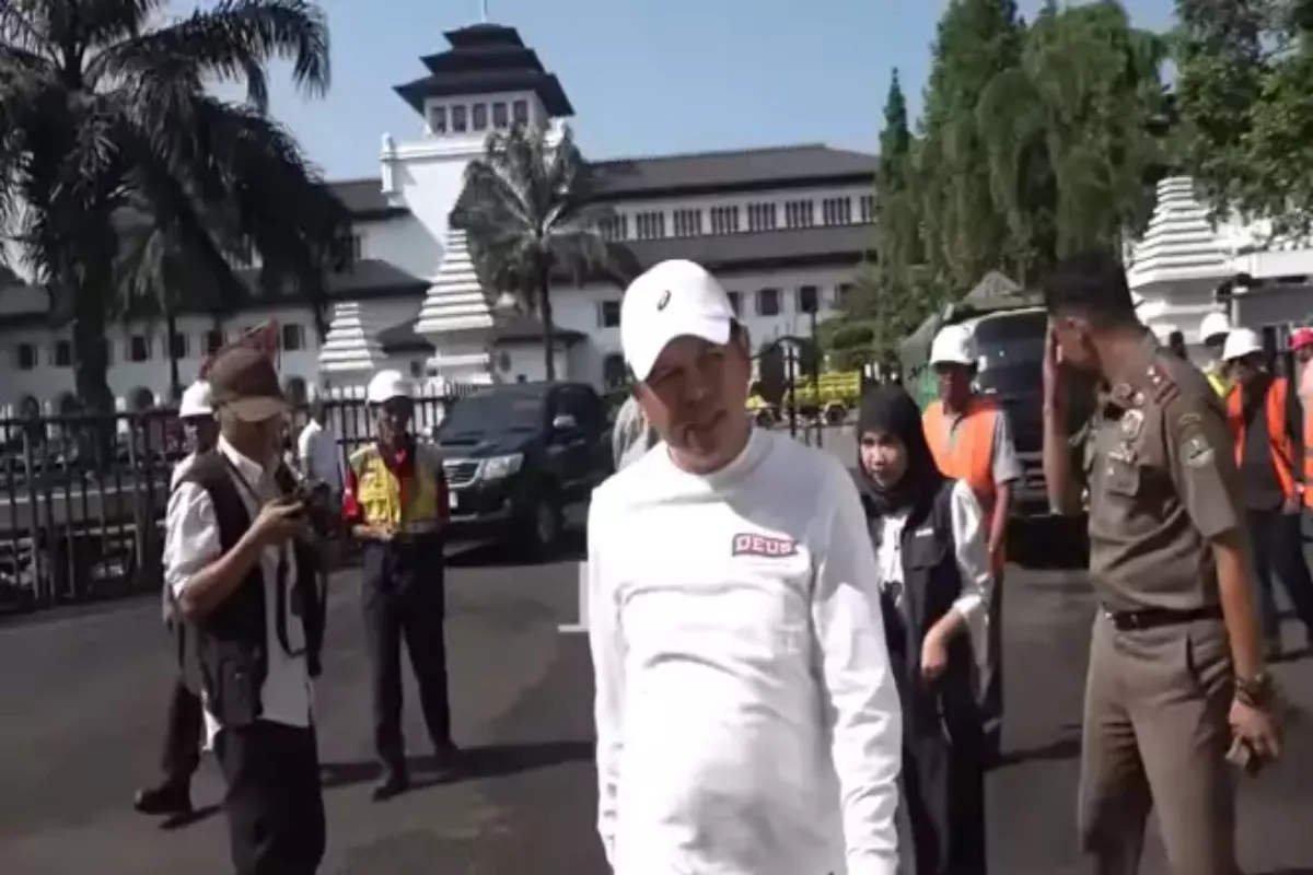 Gubernur Jabar Tegaskan Plang Penutupan Jalan Diponegoro Ilegal
