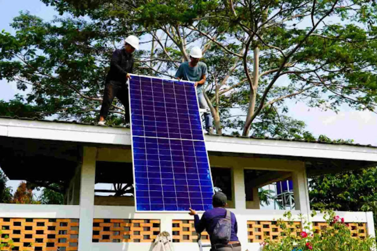 Panel Surya Kini Hadir di Sekolah dan Pesantren Jawa Barat