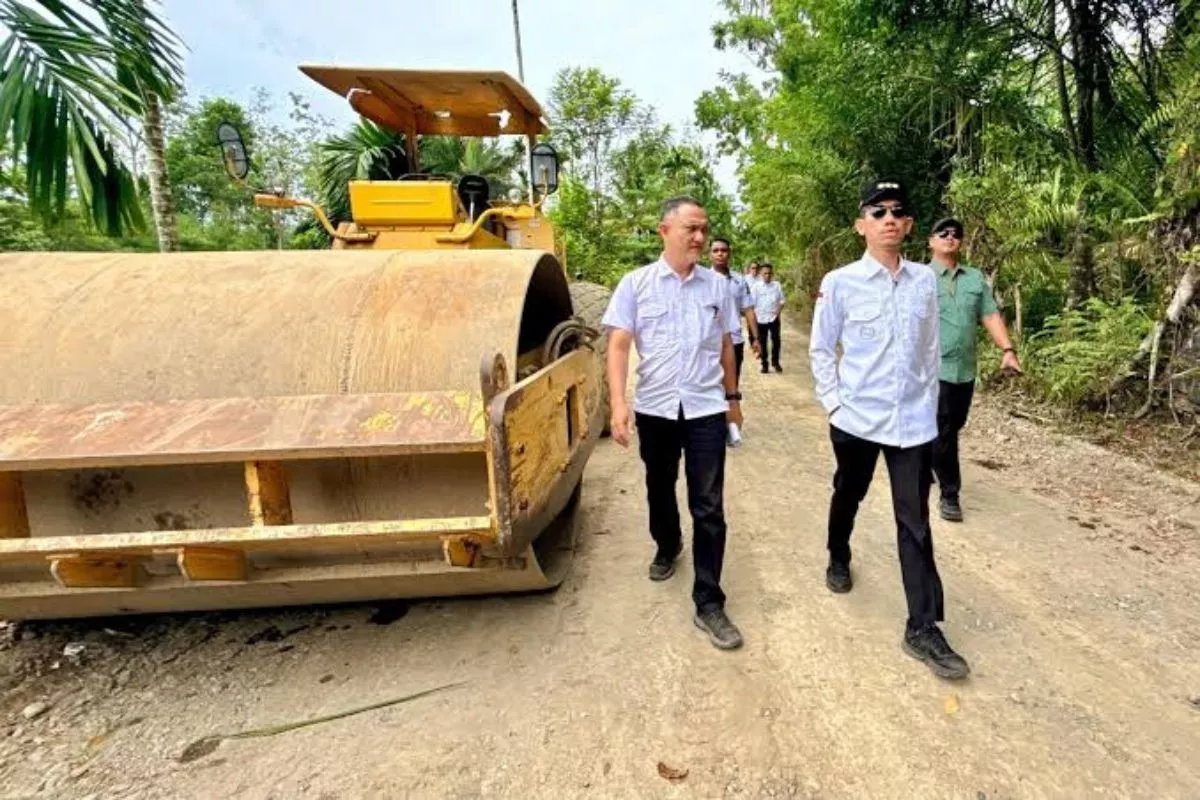 Tinjau Jalan dan Jembatan, Bupati Aceh Barat Fokus Pembangunan 2027