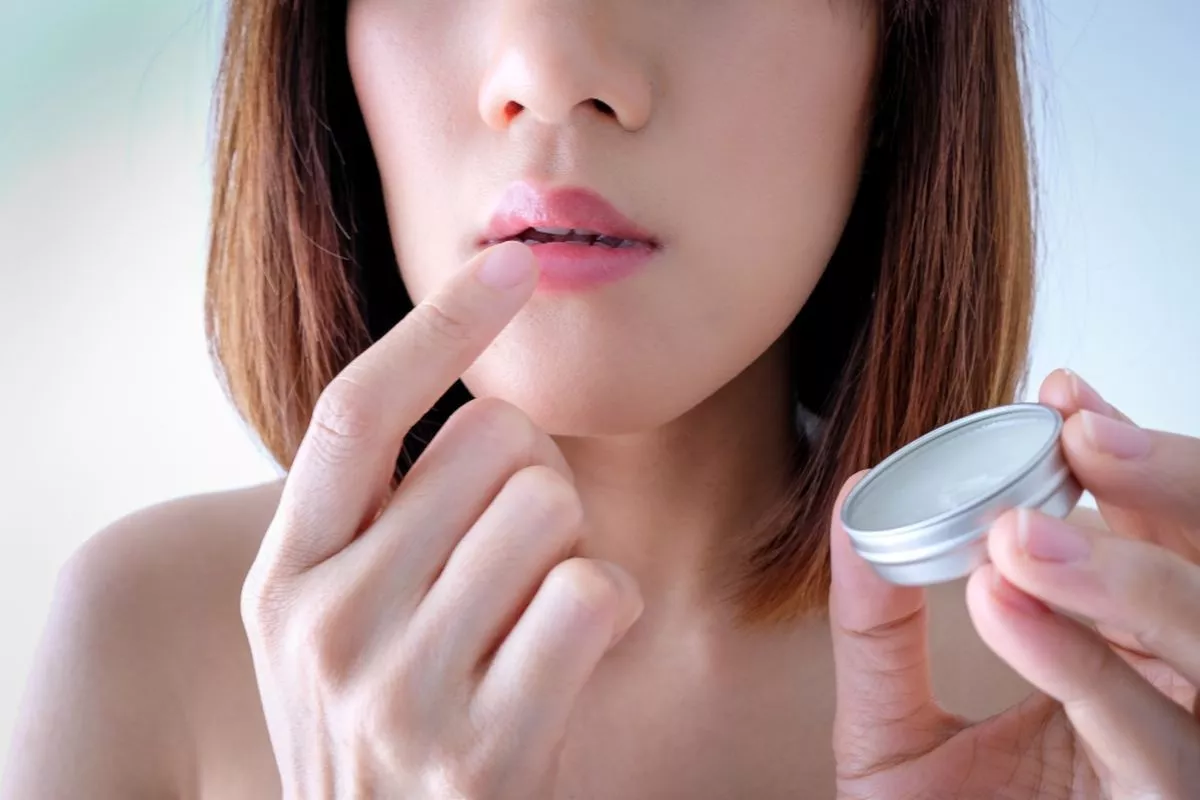 Ini Langkah Mudah Mencerahkan Warna Bibir yang Tampak Kusam