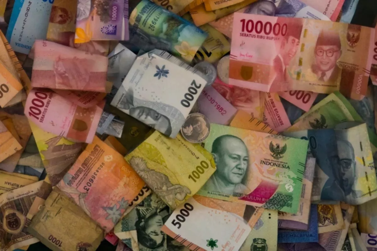 Pergerakan Kurs Rupiah Per 8 Juni 2026 Berpotensi Menuju Rp18.250 Jual