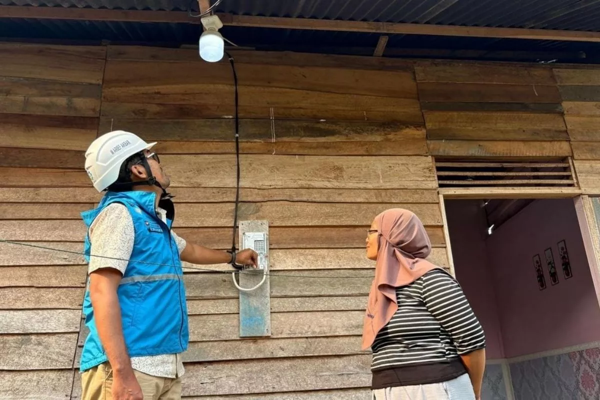 PLN UP3 Ketapang Salurkan Bantuan Listrik Gratis di Benua Kayong