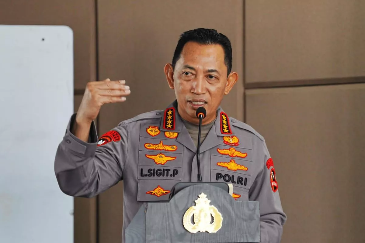 Kapolri Beri Kenaikan Pangkat Anumerta 3 Polisi Gugur di Katingan