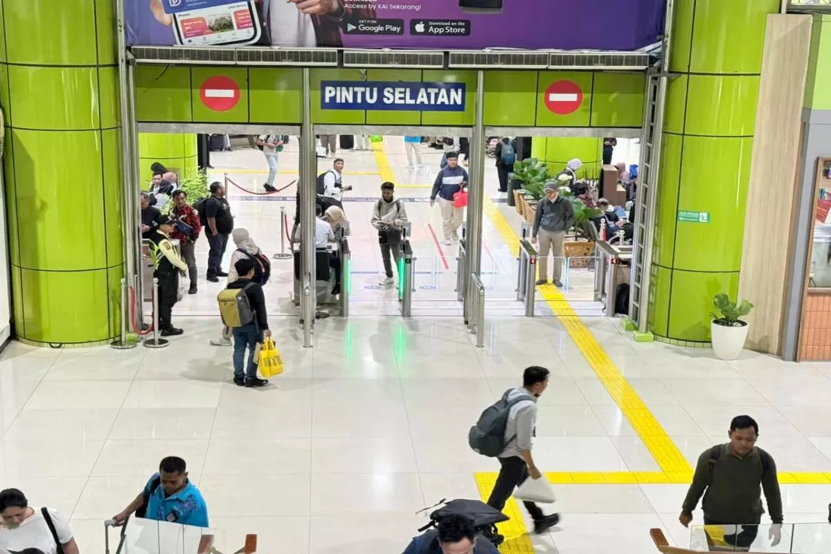 Layanan Kereta Jarak Jauh Berangsur Normal Pascakecelakaan di Bekasi
