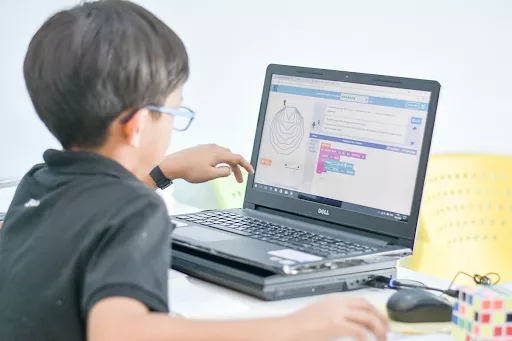 Manfaat Belajar Coding untuk Anak dalam Mengasah Logika Sejak Dini