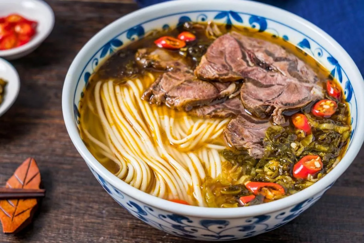 Cara Membuat Mie Kuah Daging Sapi Gurih Bening Praktis di Rumah
