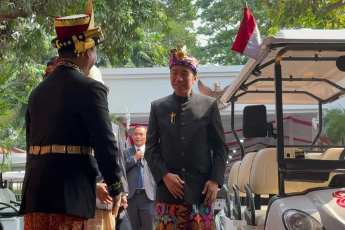 Jokowi Hadiri Upacara HUT RI Pakai Busana Adat Bali
