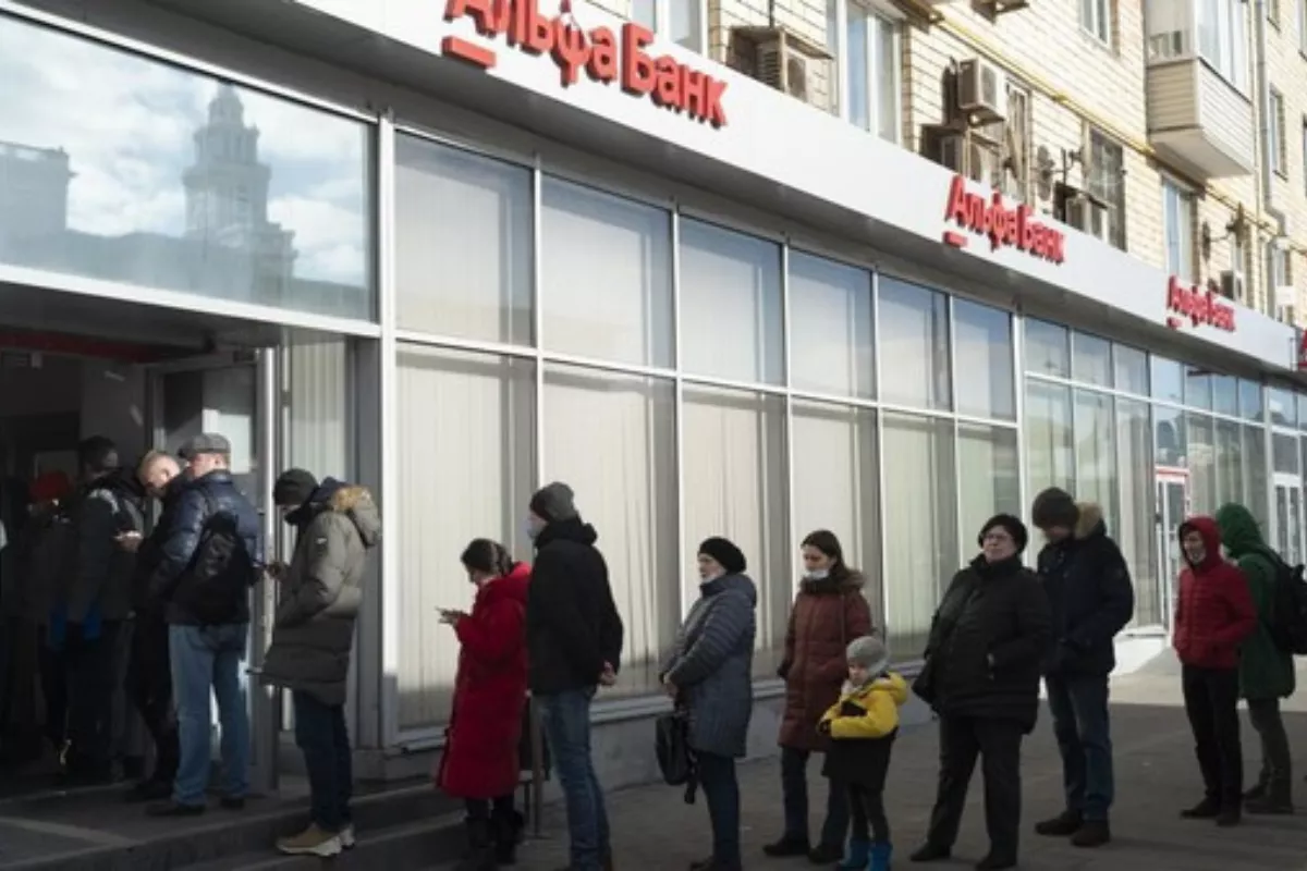 Alarm Berbunyi di Rusia, Bank-bank Mulai Krisis Uang Tunai!