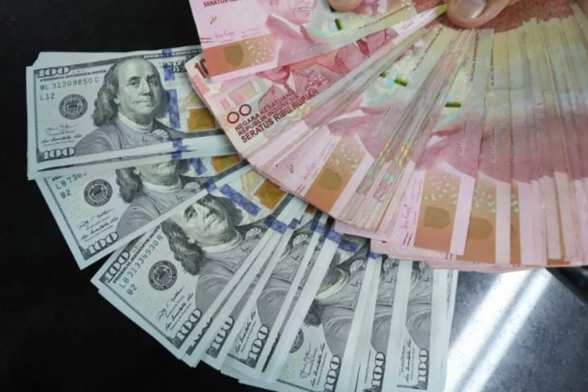 Rupiah Sempat Tembus Rp18.000 per Dolar AS di Semester I-2026, Ancaman Masih Berlanjut