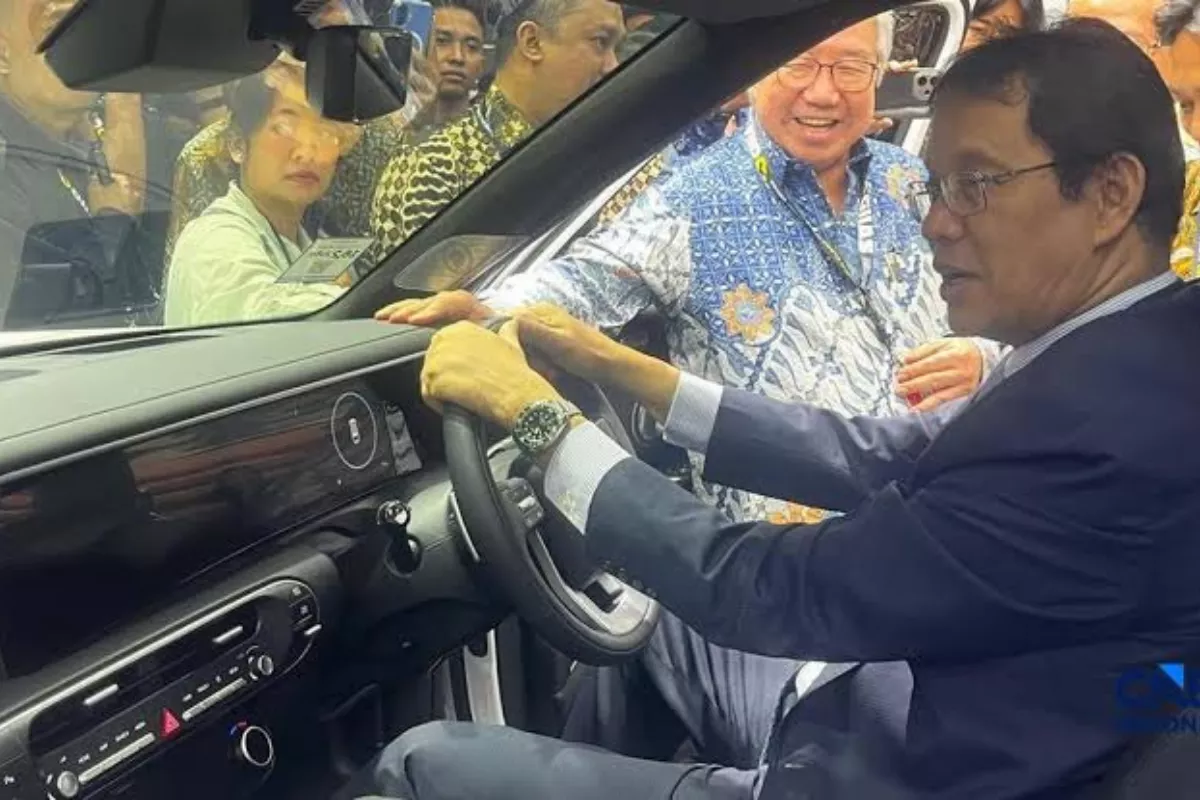 Purbaya Kaget Penjualan Mobil RI dan Malaysia Hampir Sama
