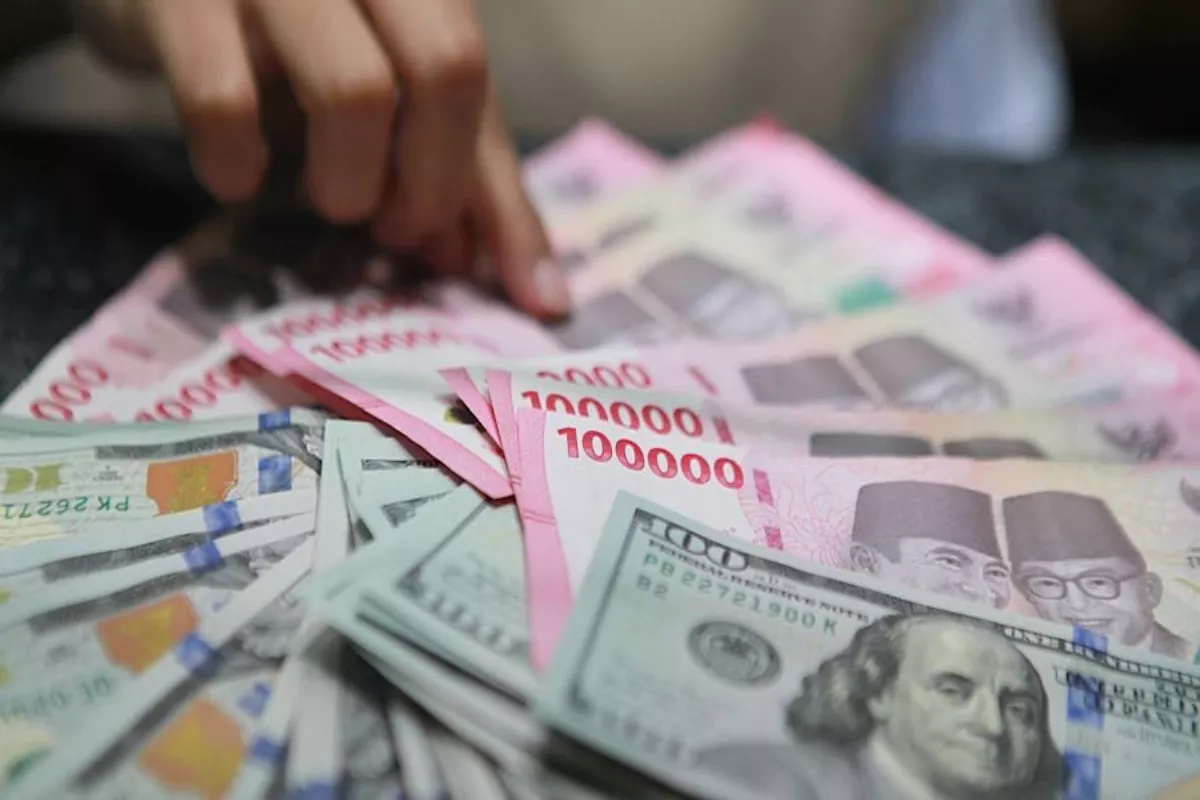 Rupiah Loyo Akibat Musim Haji, Ini Penjelasan Menko Airlangga 