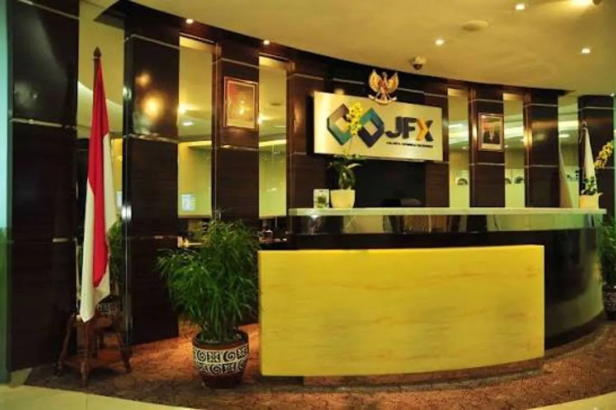 Harga Minyak Dunia Koreksi 10 Persen Transaksi Olein JFX Melonjak