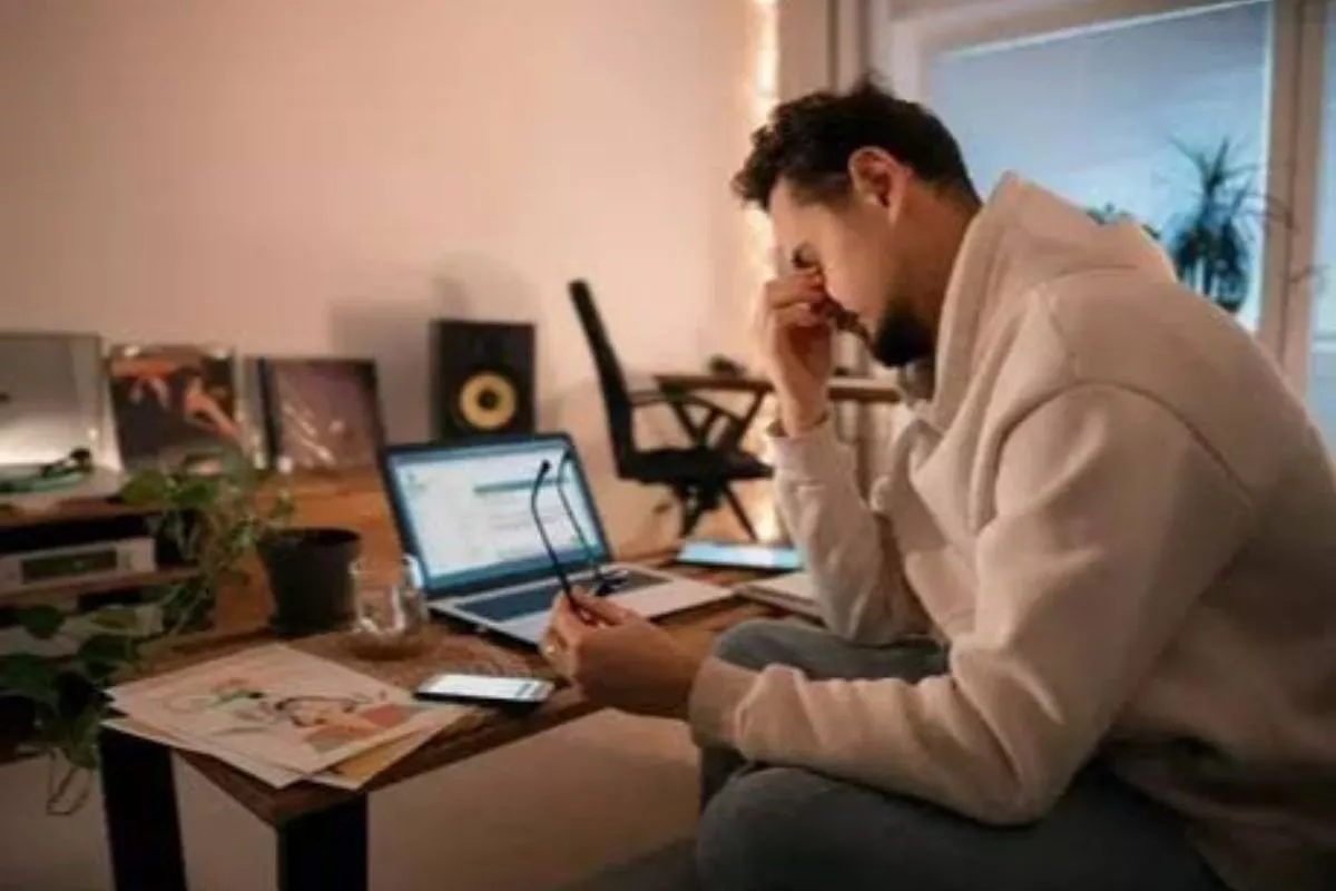 WFH Tingkatkan Tekanan Psikologis Pekerja yang Tinggal Sendiri