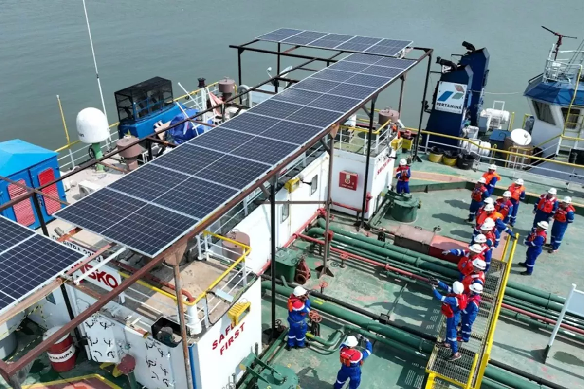 Terobosan Hijau Pertamina: Pasang PLTS di Kapal, Hemat Bahan Bakar