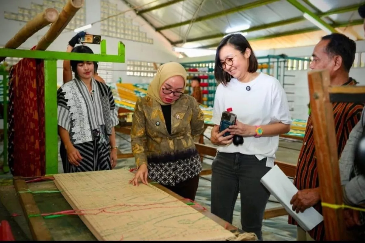 Pemerintah Dorong Penguatan Ekosistem Industri Lurik Sekuat Batik