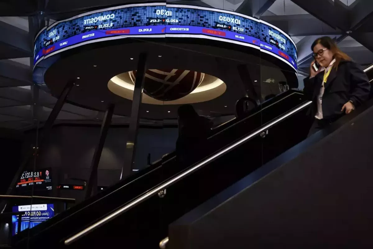 IHSG Bergerak Fluktuatif, Saham TRUS OILS ESTI Melesat