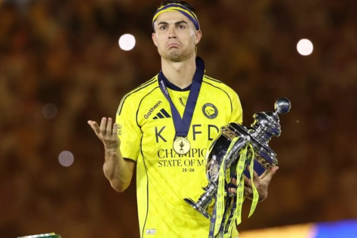 Ronaldo Bawa Al Nassr Juara Liga Arab Saudi Usai Gagal 14 Kali