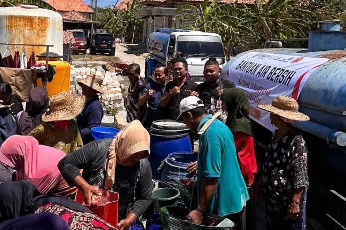 BPBD Sampang Salurkan Bantuan Air Bersih ke Desa Terdampak Kekeringan