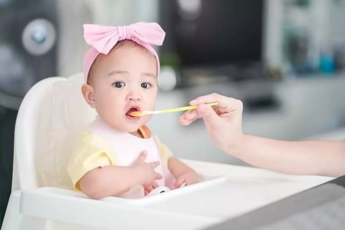 Ketahui 5 Tanda Bayi Siap MPASI agar Tumbuh Kembang Lebih Optimal