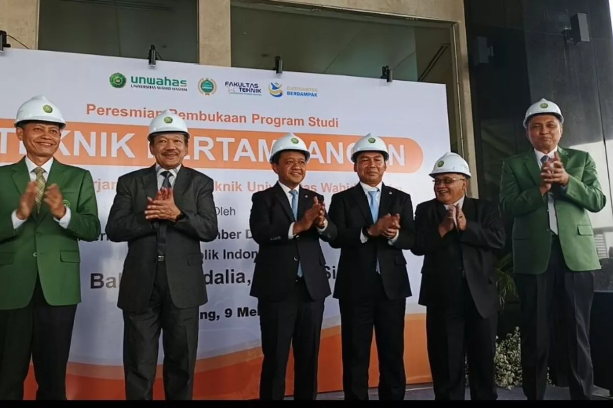 Bahlil Lahadalia Resmikan Program Studi Teknik Pertambangan Unwahas Semarang
