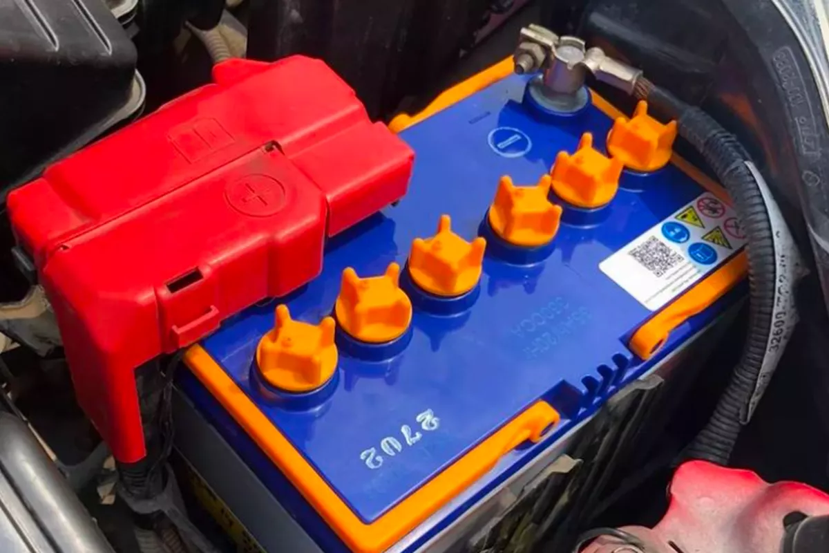 Tips Menjaga Aki Mobil Listrik agar Tidak Mudah Tekor