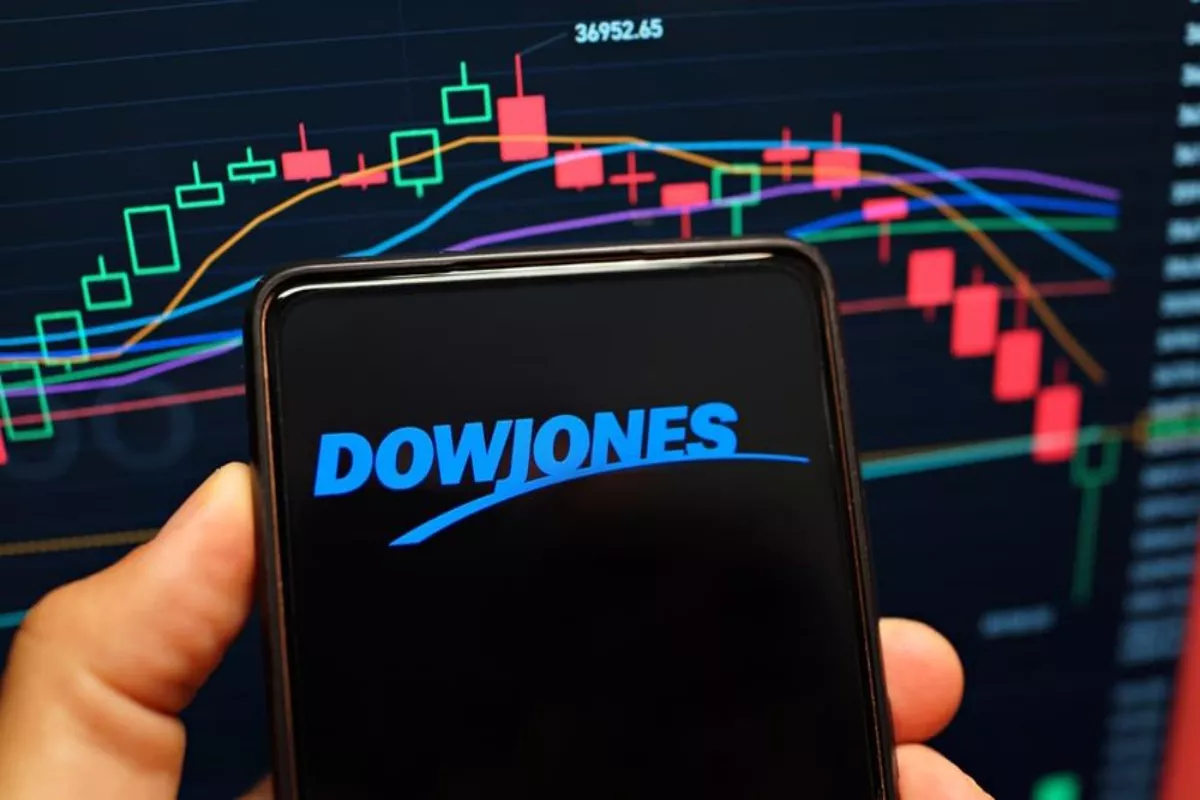 Dow Jones Menguat 0,11 Persen Saat S&P 500 dan Nasdaq Melemah Imbas Inflasi