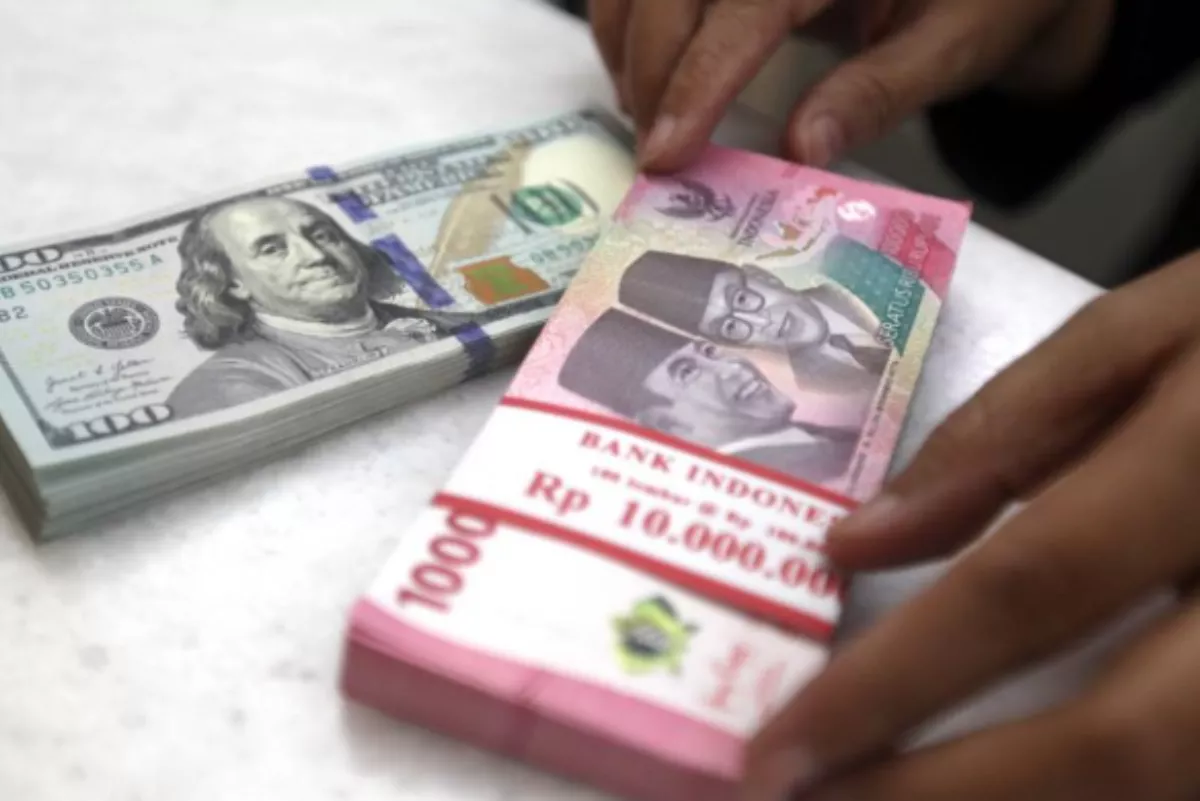 Rupiah dan IHSG Anjlok Akibat Harga Minyak