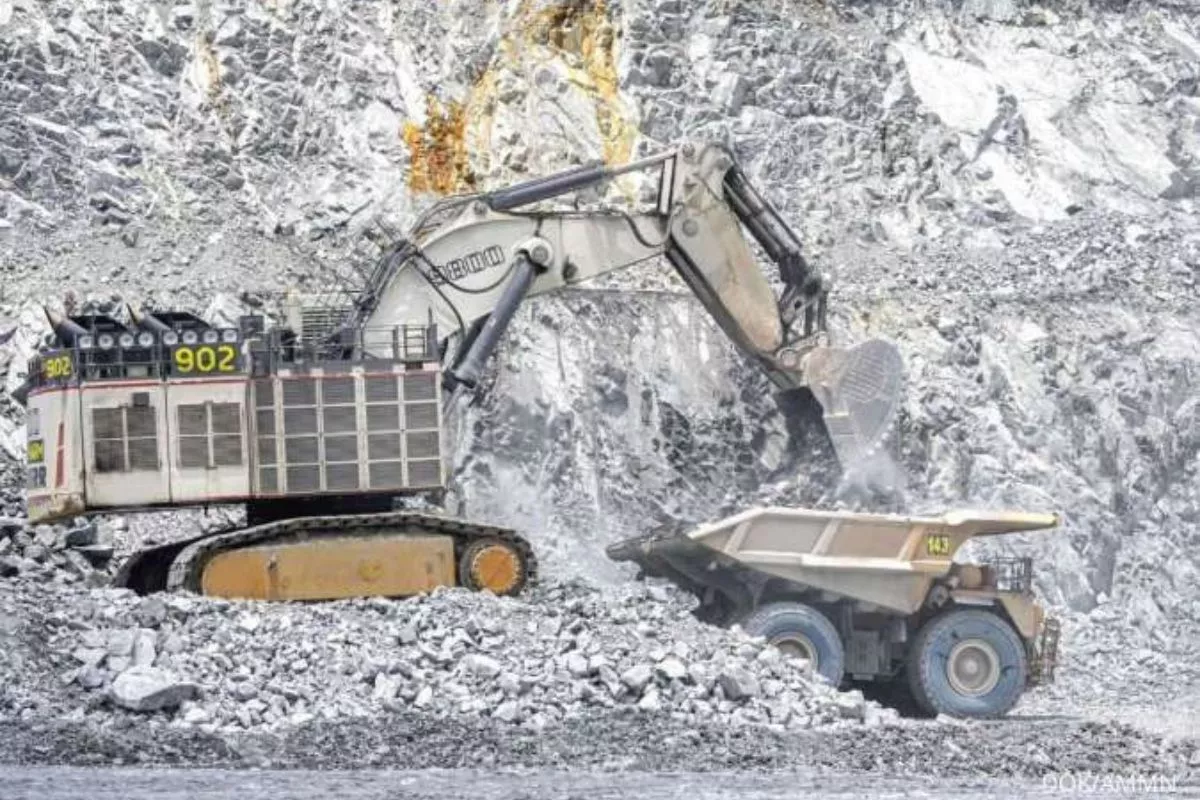 Direksi Amman Mineral Kompak Borong 3,72 Juta Saham AMMN