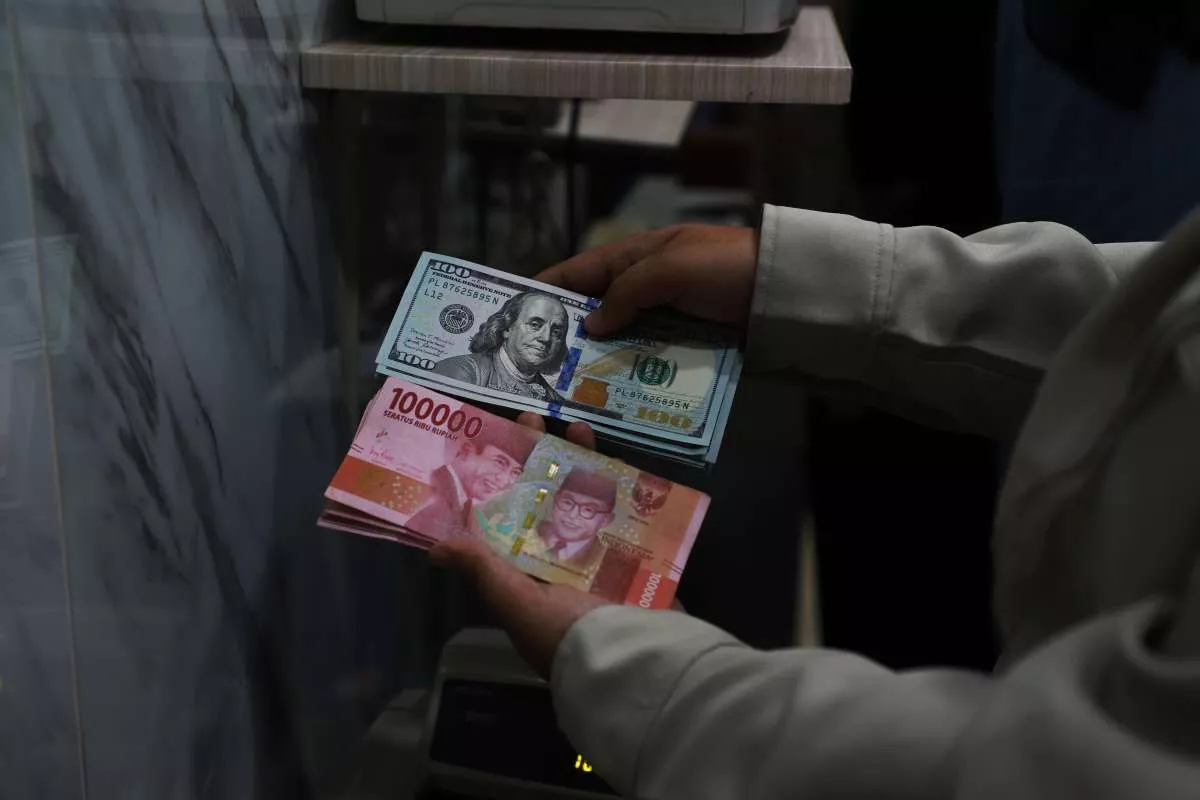 Rupiah Tertekan ke Level Rp 17.731, Pasar Menanti Keputusan The Fed