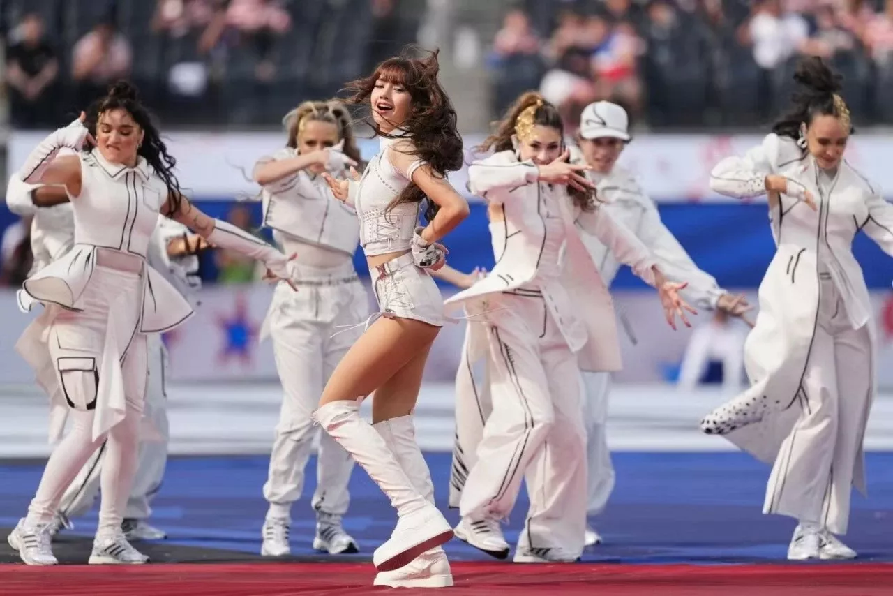 Lisa BLACKPINK Tampil Memukau pada Pembukaan Piala Dunia 2026