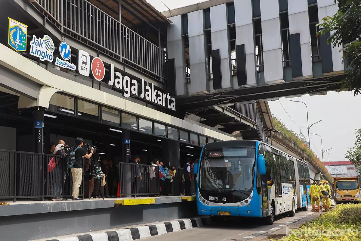 Pramono Anung: Siapa Saja Boleh Beli Nama Halte Asal Bayar Pajak