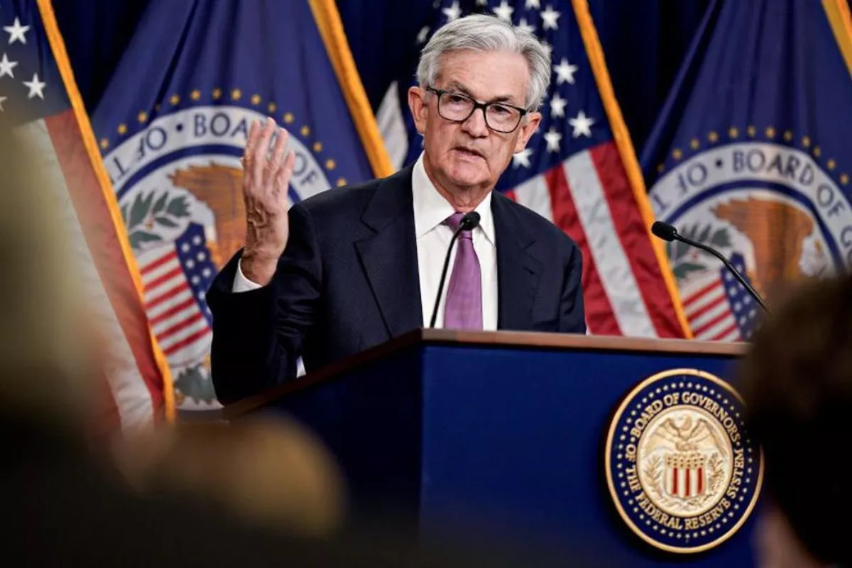 Harga Emas Tertekan di Bawah US$4.400 Akibat Isu Suku Bunga The Fed