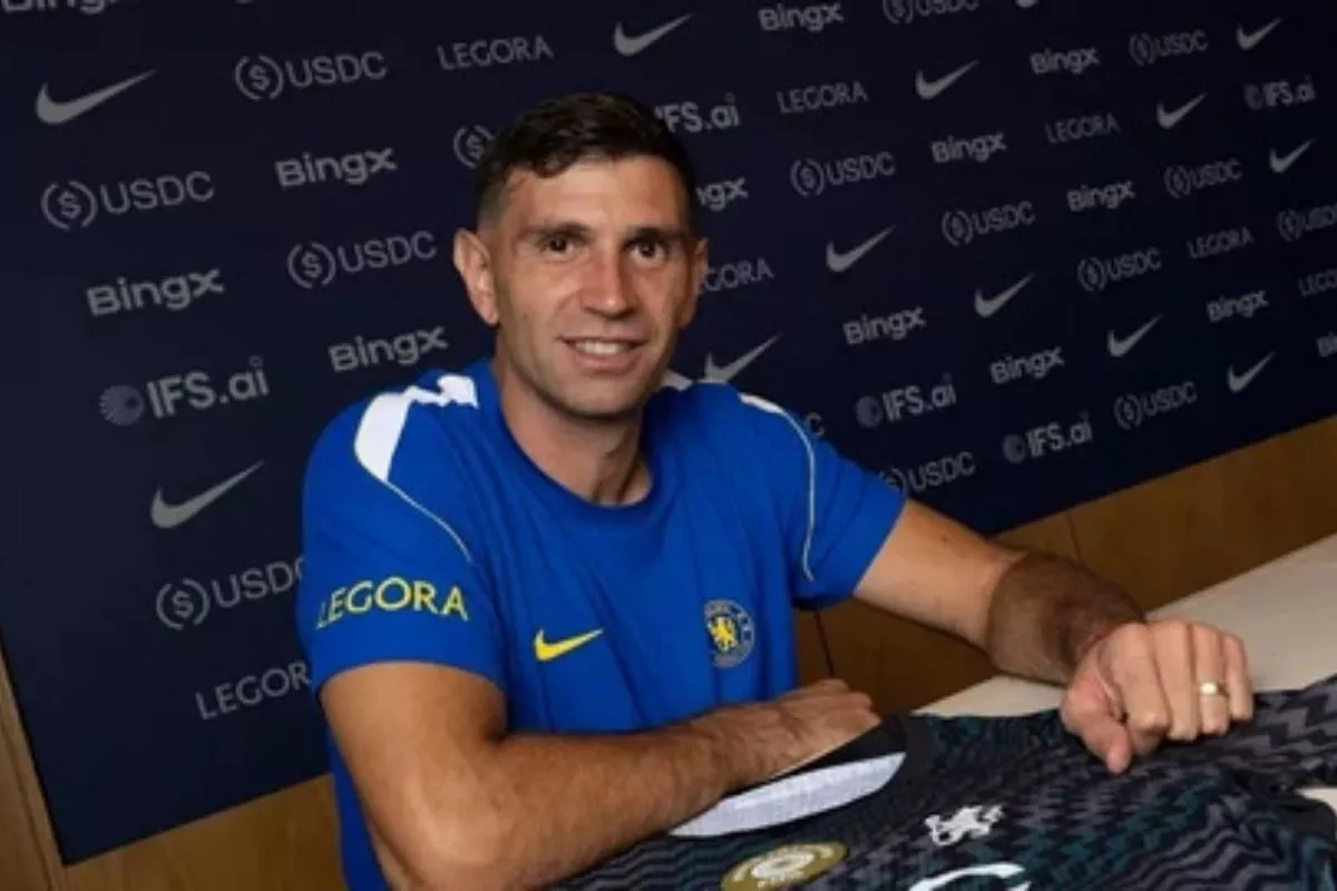 Emiliano Martinez Resmi Pindah ke Chelsea dengan Kontrak Tiga Tahun