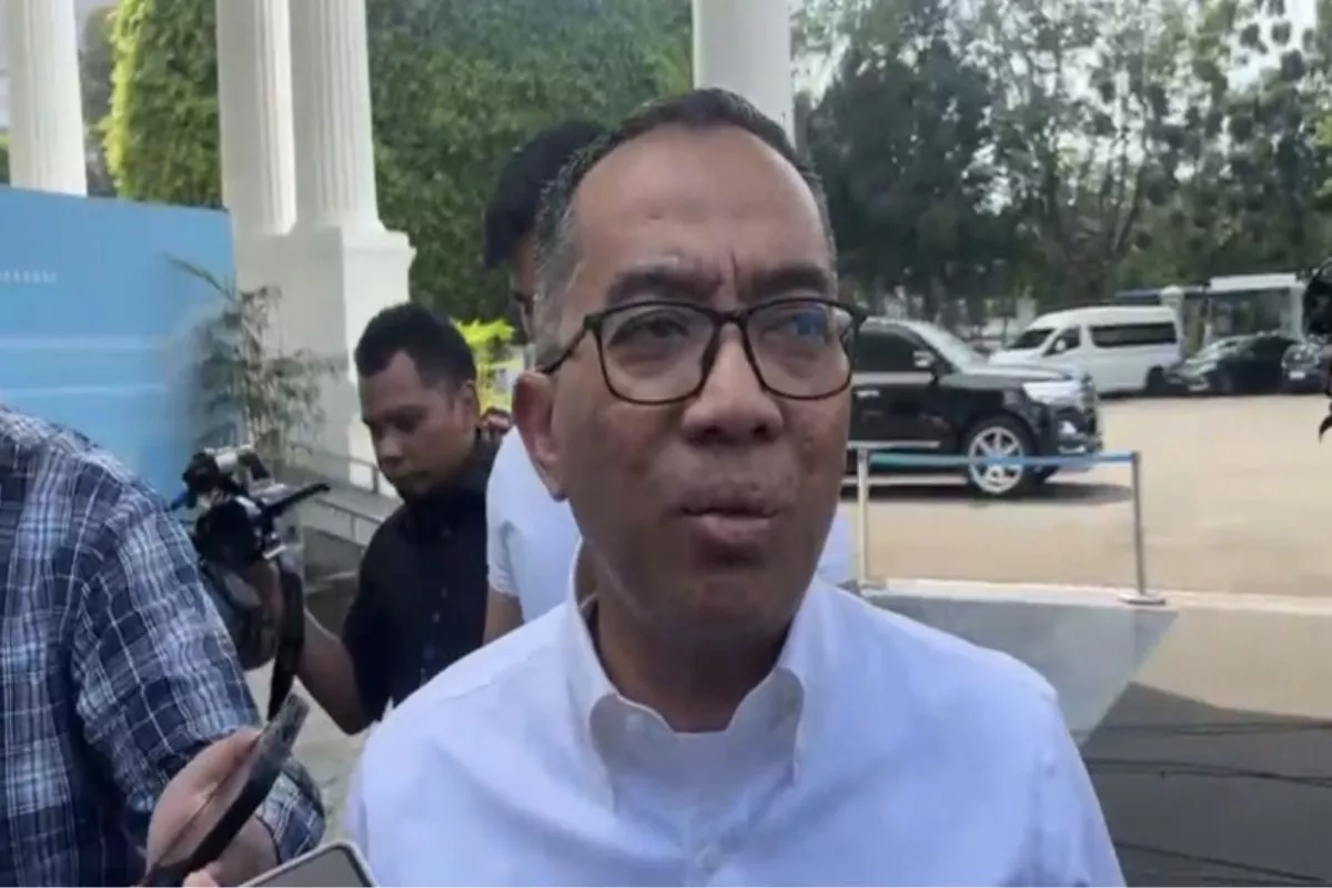 Dipanggil Prabowo ke Istana, Ini Kata Mendikti dan Danantara