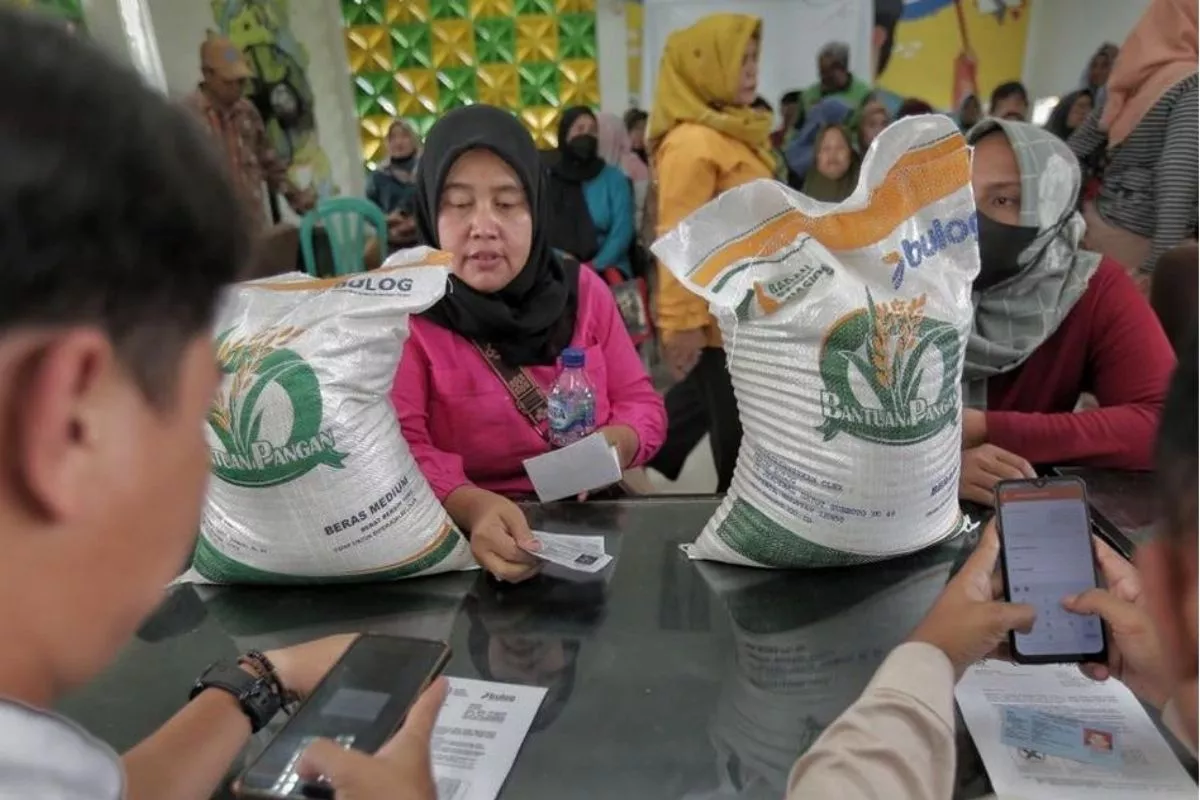 Pemerintah Mulai Penyaluran Bansos Beras 30 Kg Tahap 2 untuk 33,24 Juta KPM