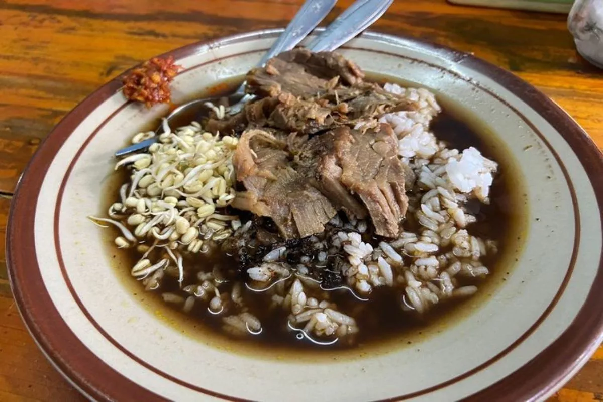 5 Rekomendasi Tempat Makan Rawon di Surabaya yang Wajib Dicoba