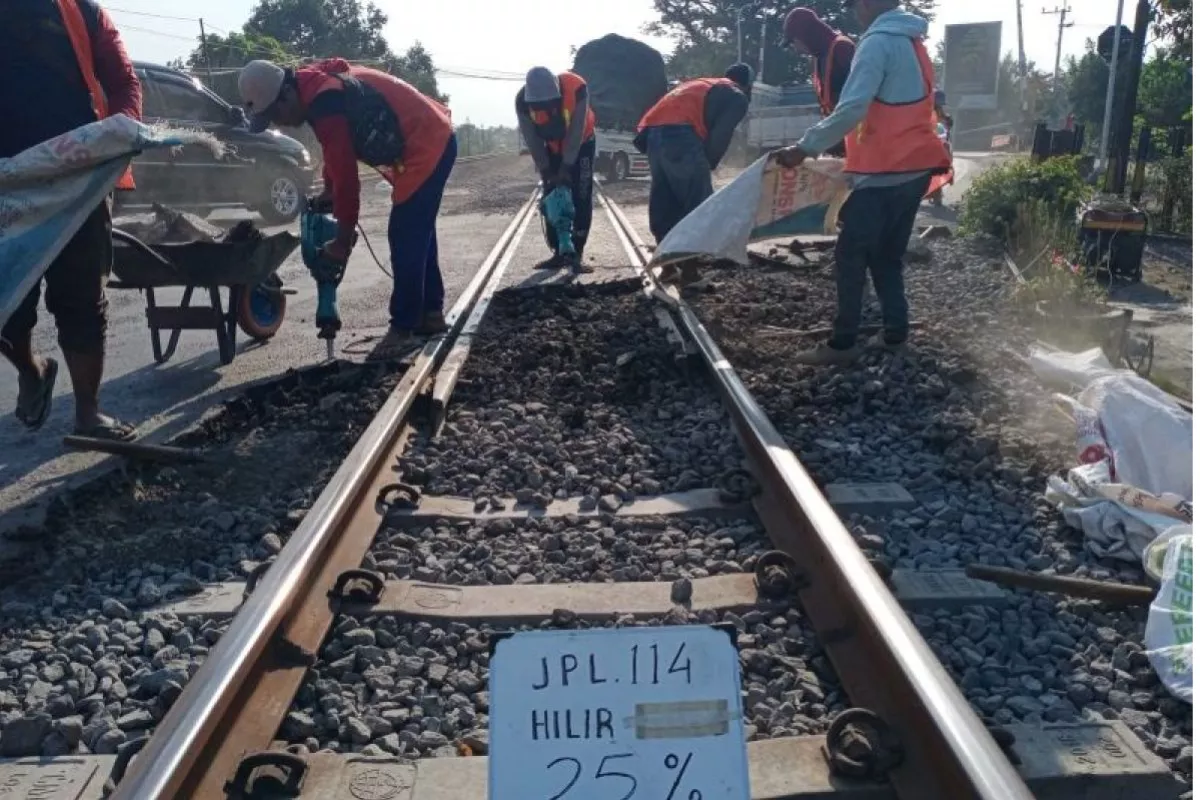 KAI Daop 2 Bandung Kebut Perbaikan 47 Perlintasan Sebidang