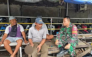 Babinsa Ingatkan Pentingnya Menjaga Kebersihan Lingkungan via Komsos