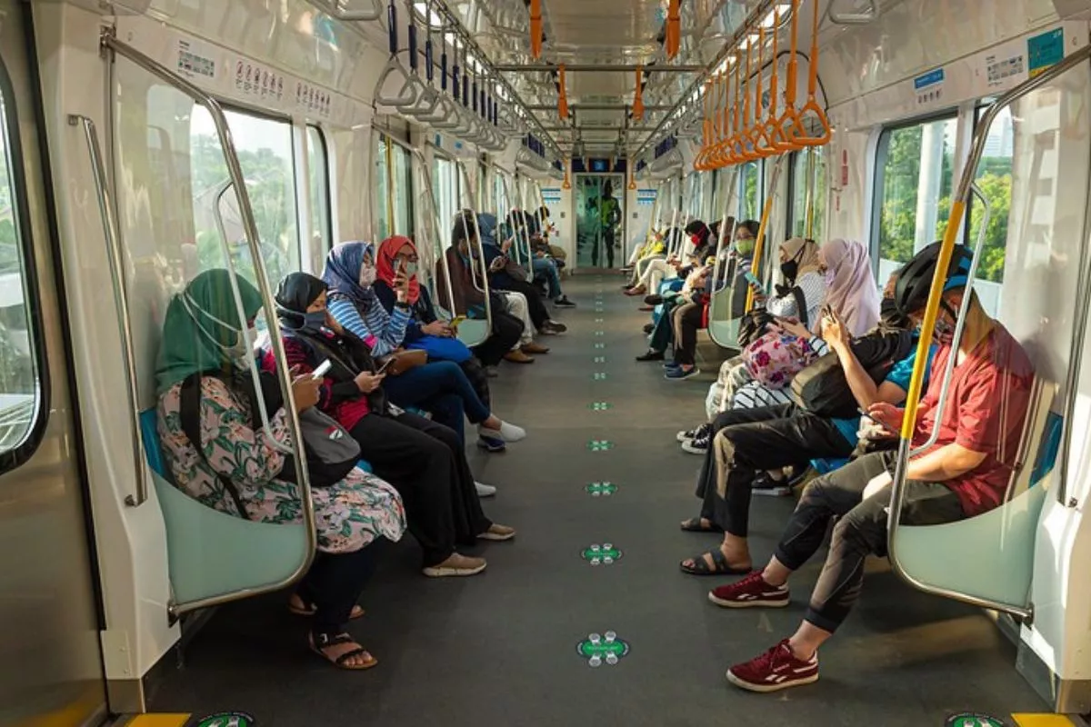 Kampanye Bersama PLN-MRT-Transjakarta Tekan Emisi Karbon