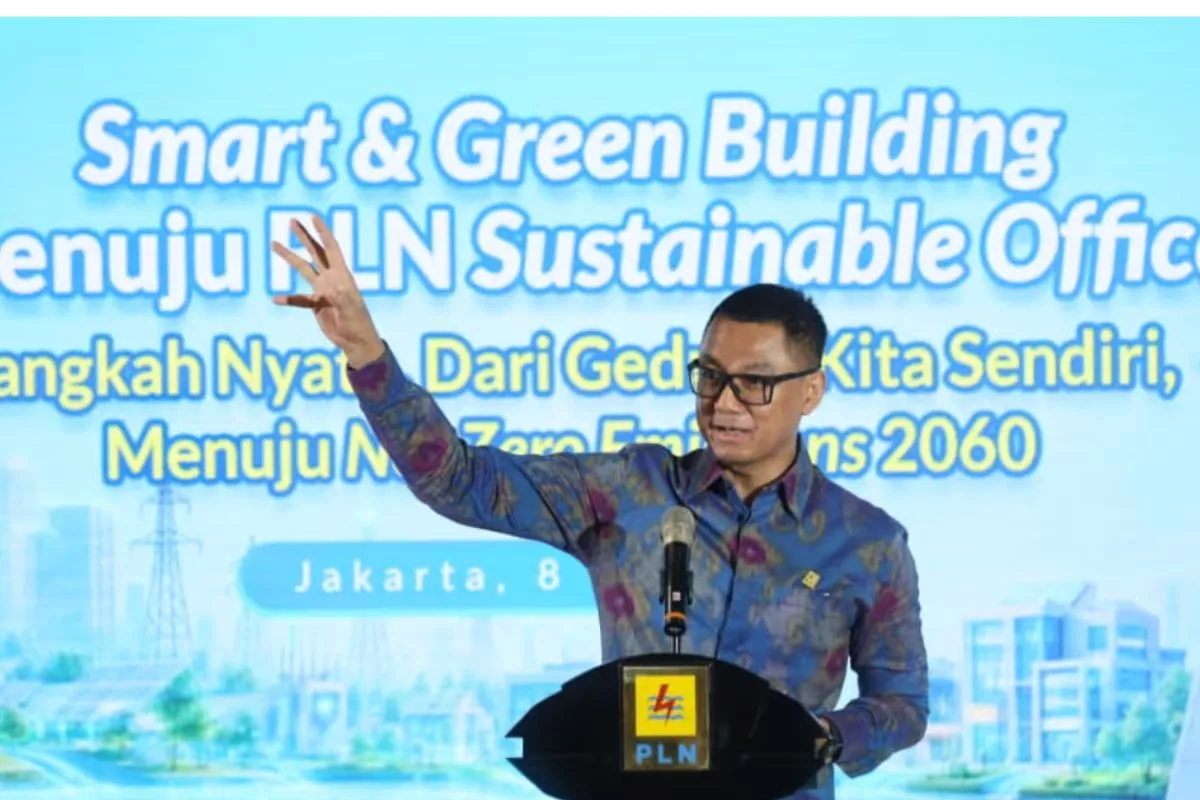 PLN Pasang PLTS Atap 12 MWp di 400 Gedung Guna Tekan Emisi Karbon