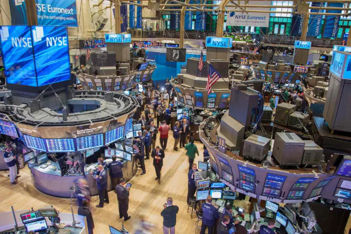 Dow Jones, S&P 500, Nasdaq kompak menguat, Nvidia melonjak 3,2 persen