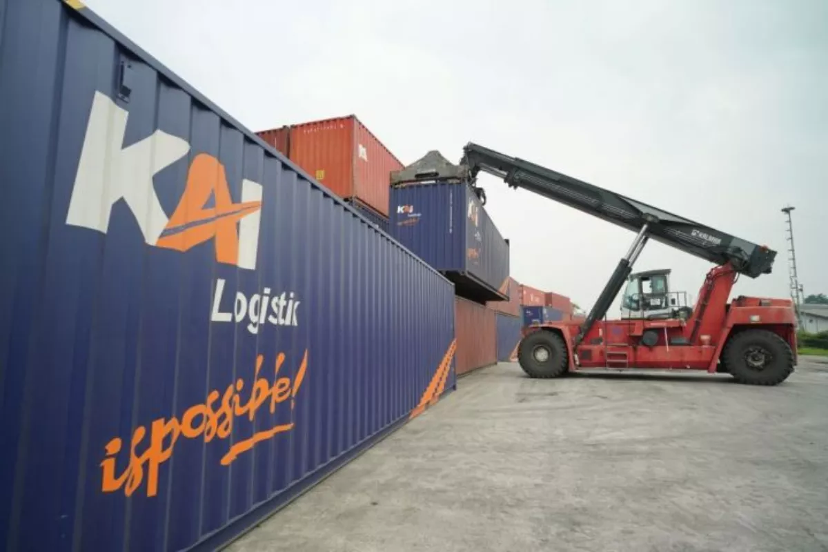 Angkutan Peti Kemas KAI Naik, Konektivitas Rel-Pelabuhan Kuatkan Logistik