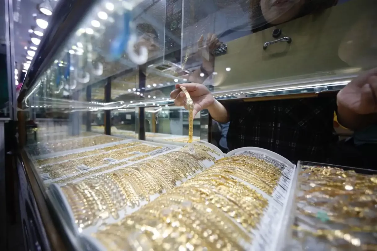 Investor Menanti Arah Bunga The Fed, Harga Emas Melemah
