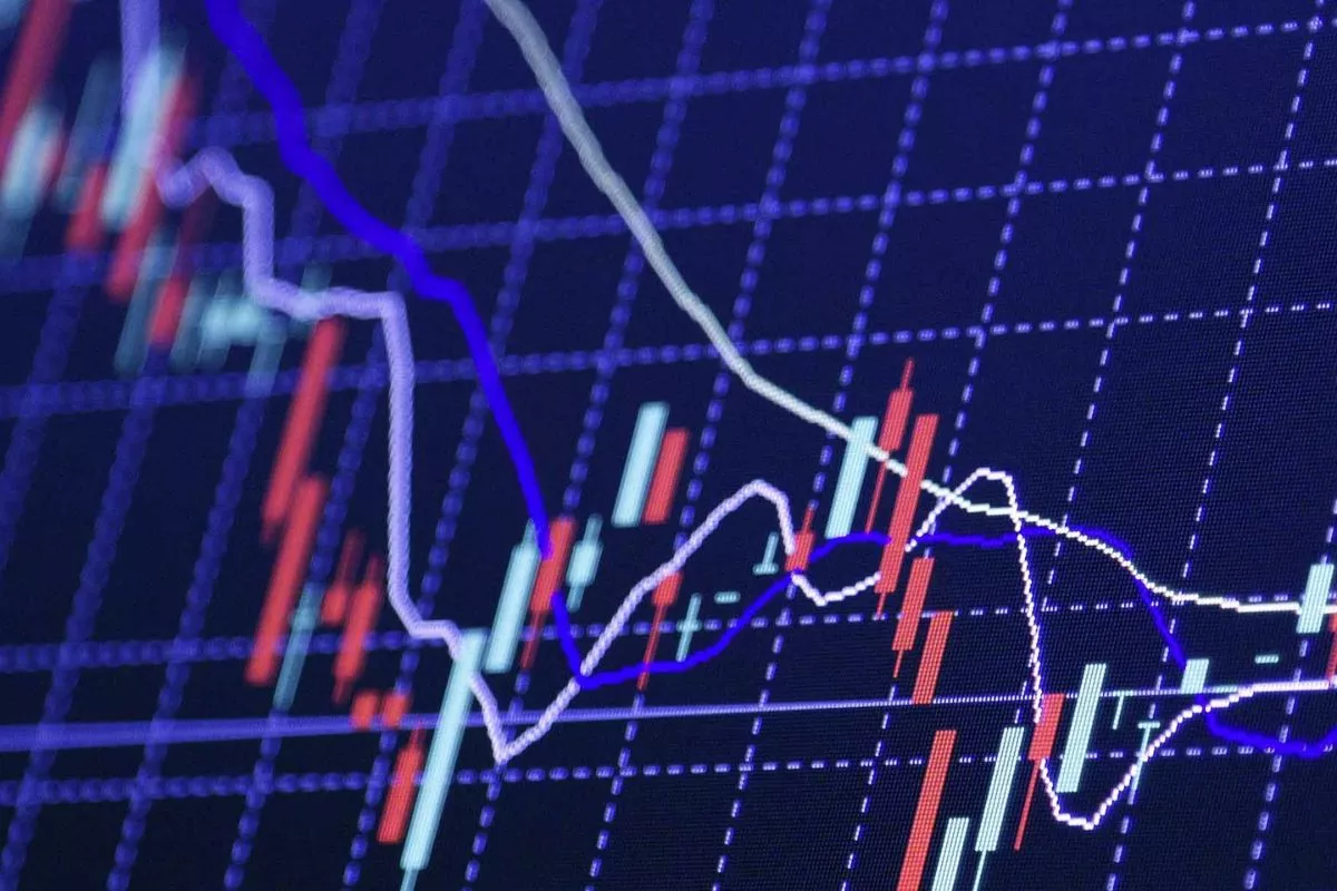 IHSG Bisa Terkoreksi, Strategi Saham ADMR, BRMS, RATU, INDF