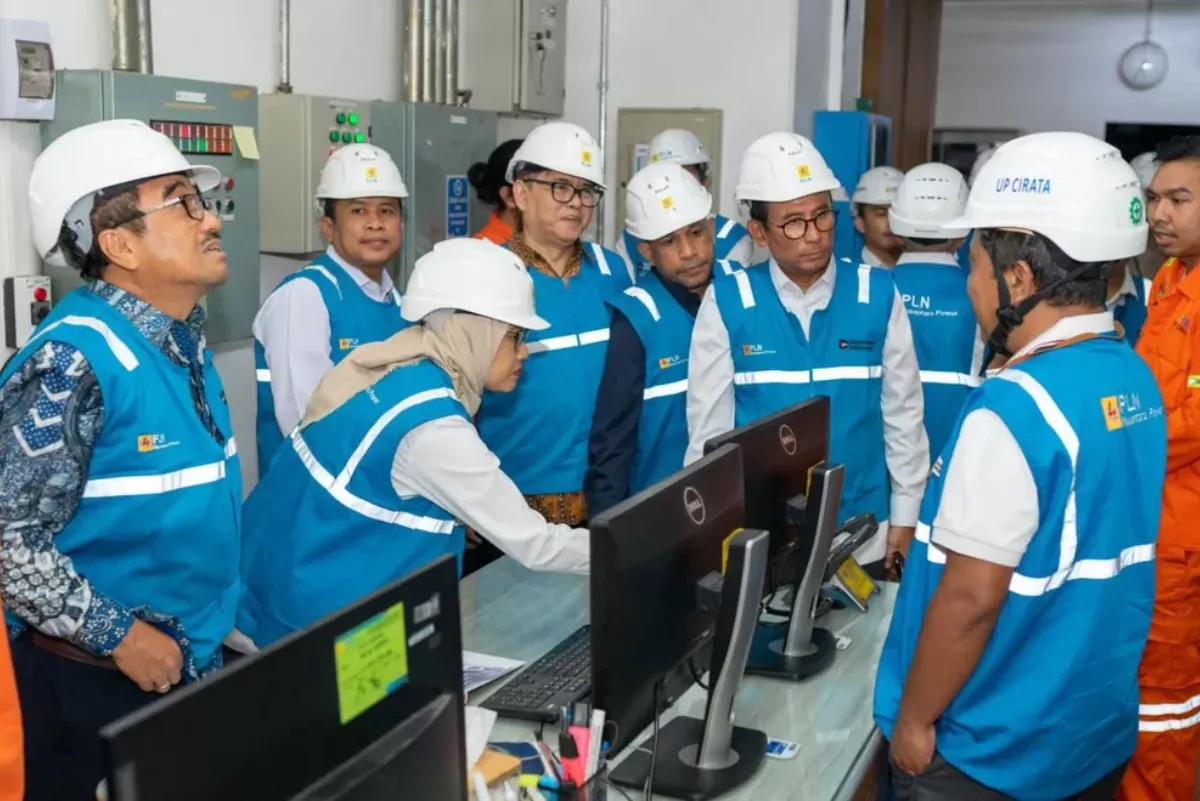 PLN NP Integrasikan PLTS-PLTA Cirata, Dapat Apresiasi DEN