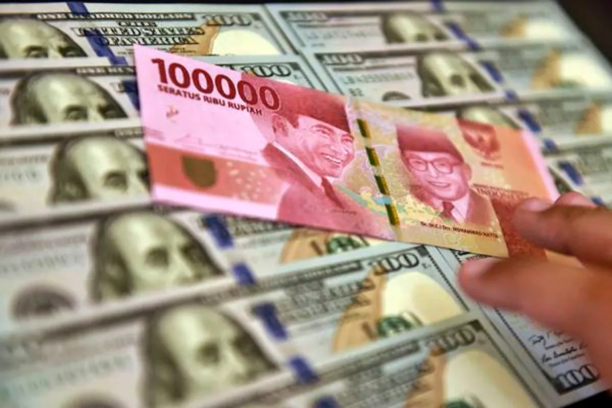 Rupiah Hari ini Diprediksi Melemah Akibat Konflik Iran dan Dolar AS